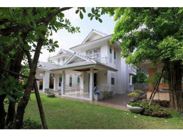 ขาย บ้าน 3 หลัง  เดิมทั้งหมดทำเป็น b&b หรือรีสอร์ทเล็กๆ จำนวน 11 ห้อง จ.สุโขทัย โทร 0840755919