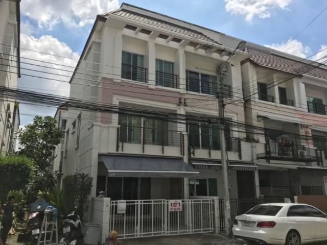 รหัสทรัพย์ 4360 ทาวน์โฮม 3 ชั้น บ้านกลางเมือง ลาดพร้าว-วังหิน