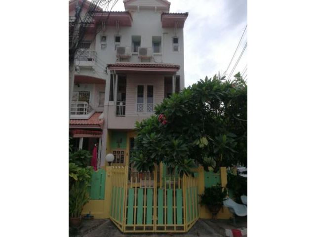 รหัสทรัพย์ 4342 ให้เช่าทาวน์เฮ้า 3 ชั้น หมูบ้านริมสวน ดอนเมือง