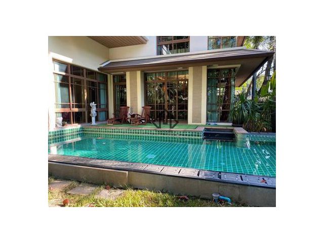 บ้านหรู สุขุมวิท 4นอน สระว่ายน้ำ ที่จอดรถ6คัน