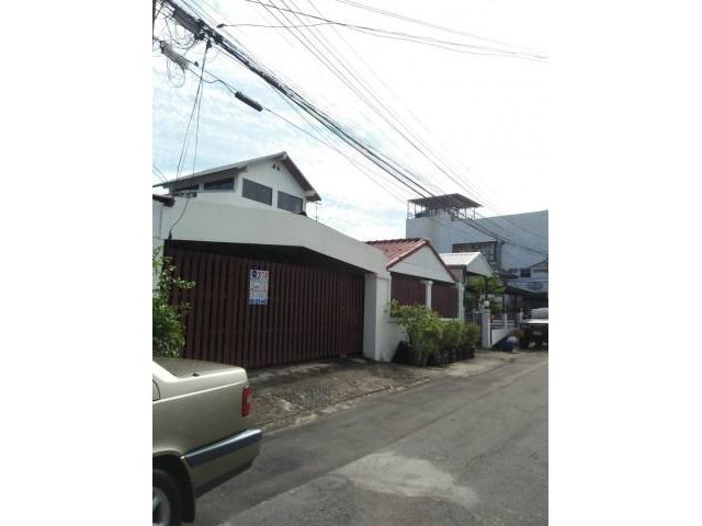 ขายบ้านเดี่ยว หมู่บ้านมณียา ถ.ประดิษฐ์มนูธรรม (เลียบทางด่วนรามอินทรา-อาจณรงค์)