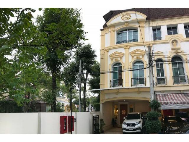 รหัสทรัพย์ 4420  บ้านกลางกรุง แกรนด์เวียนนา พระราม3 บ้านเพิ่ง RENOVATE ใหม่ เป็น CORNER UNIT หลังมุม