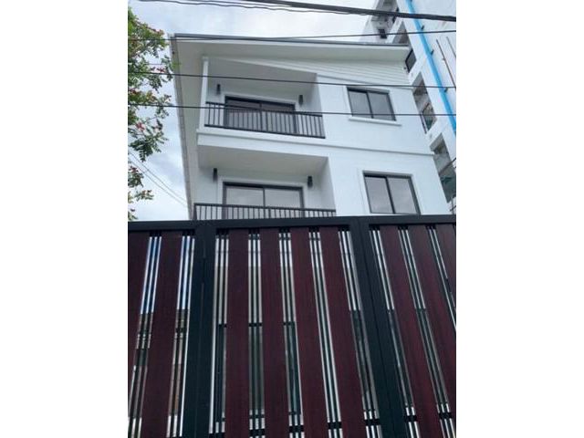 ให้เช่า บ้านเดี่ยว 3 ชั้นสุขุมวิท 65 สร้างใหม่