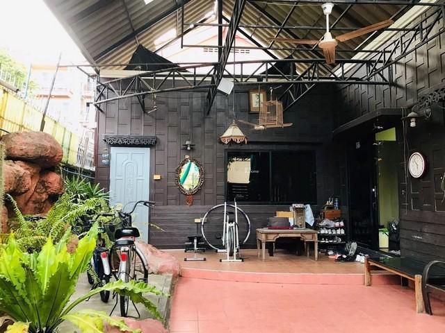\ให้เช่าบ้านเดี่ยวถนนลาดพร้าว ใกล้เดอะมอลล์บางกะปิ เนื้อที่ 50 รว 3นอน 2น้ำ  12,000ต่อเดือน