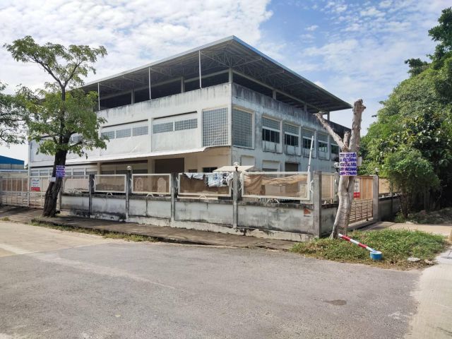 ขายที่ดิน 558 ตรว.พร้อมอาคาร 3 ชั้น 3000 ตรม ติดถนนทวีวัฒนา-กาญจนาภิเษก