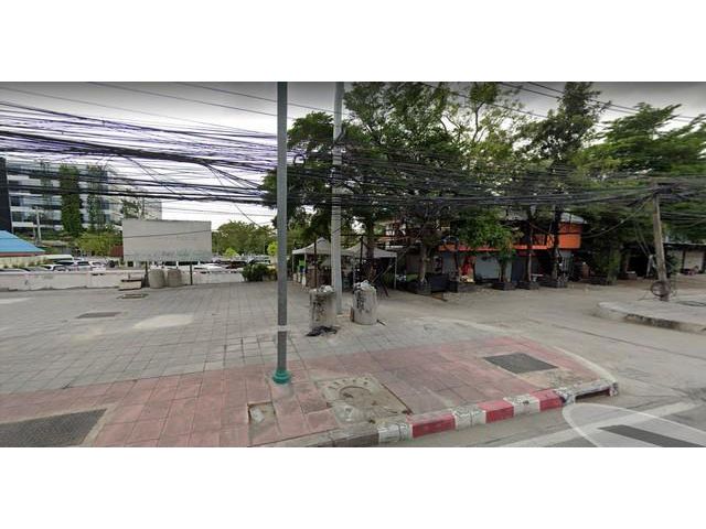 ให้เช่าอาคารพาณิชย์ 2ชั้น ติดถนนศรีนครินทร์ ที่จอดรถมีหลายคัน เนื้อที่ 25ตรว 2น้ำ 40,000ต่อเดือน