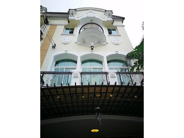ให้เช่าทาวน์โฮม 3 ชั้น เดอะ เมทโทร พระราม 9