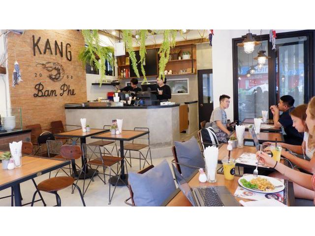 PP643พื้นที่ว่างใต้อาคารที่พัก 3HOWw Hostel พิกัด สุขุมวิท21 ข้างตึกซิโนทัย อาคาร BB Tower GMM Grammy ห่างจากสถานนี BTS