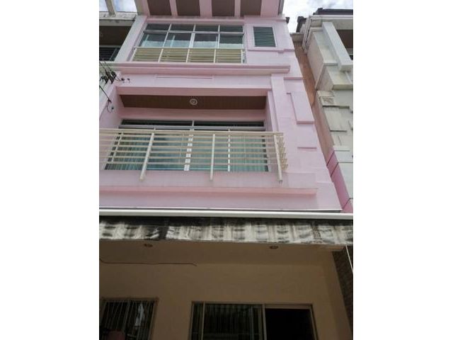 ให้เช่าทาวน์โฮม บ้านกลางเมือง ลาดพร้าว 71 21 ตร.วา