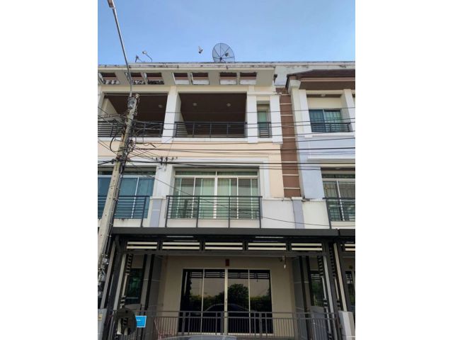 ให้เช่า ทาวน์เฮ้าส์ 3 ชั้น บ้านกลางเมือง จอมทอง
