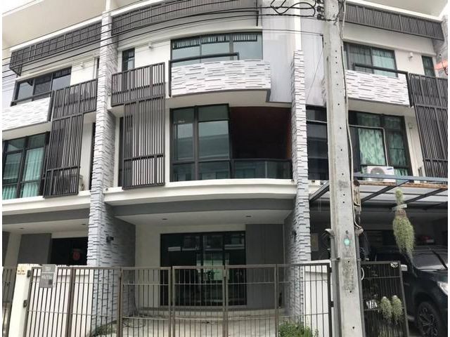ขายด่วน  PLEX บางนา ทาวน์โฮม 3 ชั้น (บ้านใหม่)