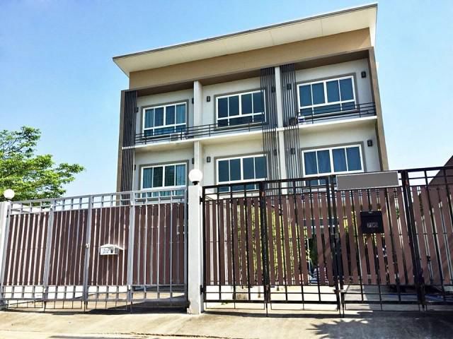 รหัสทรัพย์ 4520 ทาวน์โฮม ซอยแบริ่ง 66/2 อยู่ด้านหลัง รร โคโค่โฮเทล