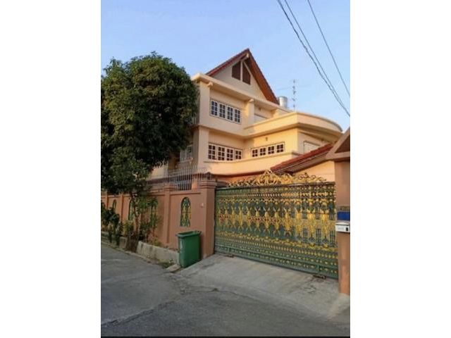ขายบ้านเดี่ยว ลาดพร้าว87 เนิ้อที่ 104 ตรว 732ตรม 10ห้องนอน 4ห้องน้ำ ขาย 23ล้านบาท