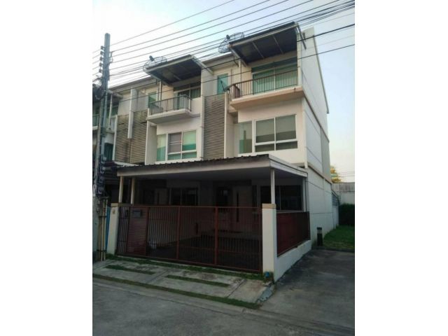 ขายทาวน์โฮม 3 ชั้น หมู่บ้าน บ้านใหม่ รามอินทรา คันนายาว