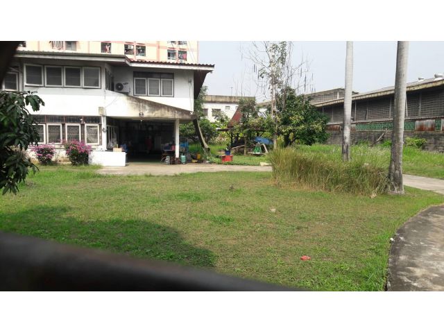 ที่ดิน 822 ตรว. ถนนเอกชัย ก่อนถึง ศาลธนบุรี 400 เมตร