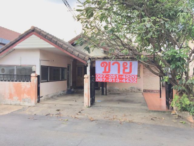 ขายบ้านเดี่ยวมือสอง หมู่บ้านมณียา  ติดตลาดนัด เลียบด่วนรามอินทรา ทำเลดีที่สุดในย่านนี้   ไม่ต้องเข้าซอยไปลึก