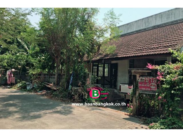 ที่ดินแถมบ้านเดี่ยว 1 ชั้น หลังมุม ซอยสวนสยาม 9 แยก 22 เนื้อที่ 71 ตรว. มี 2 ห้องนอน 1 ห้องน้ำ ถนนเสรีไทย เขตคันนายาว