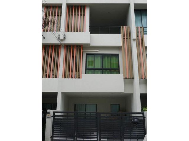 ให้เช่าทาวน์โฮม 3 ชั้น 207 ตรม. นวลจันทร์ 36