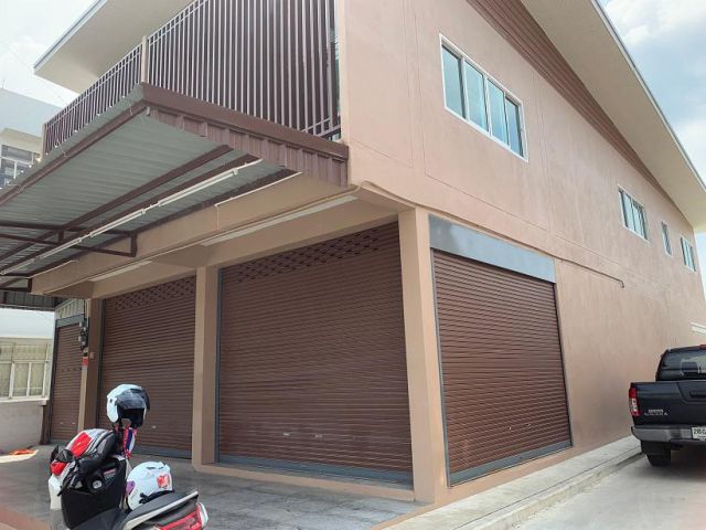 ให้เช่าอาคารติดถนน เศรษฐกิจ1  อ้อมน้อย กระทุ่มแบน 2 คูหา ค่าเช่าถูก