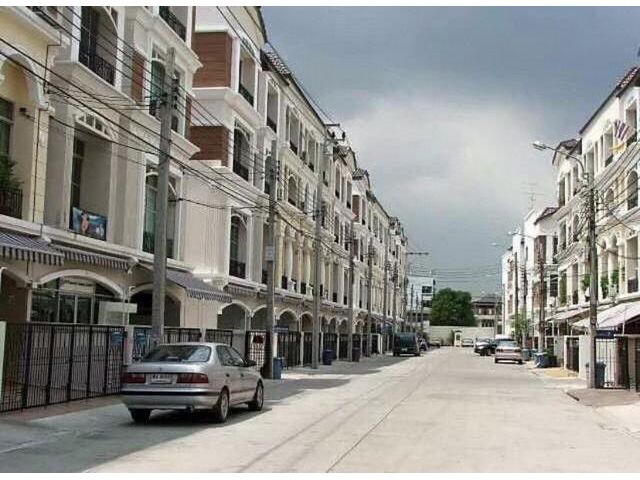 ให้เช่าทาวน์โฮม บ้านกลางเมือง แยกรัชดา ลาดพร้าว