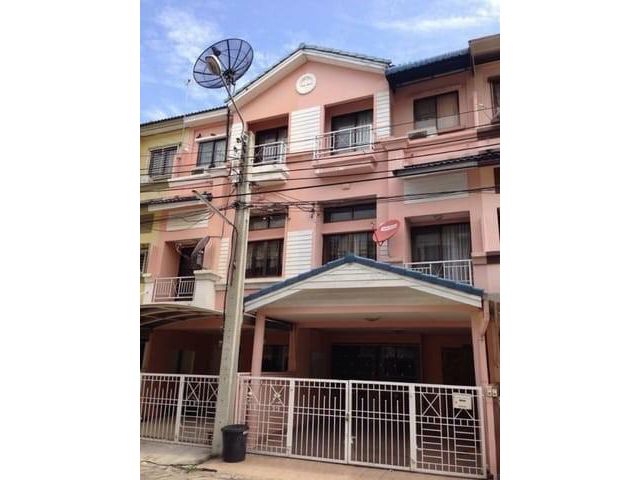 ให้เช่าทาวน์โฮม 3 ชั้น บ้านกลางเมือง ลาดพร้าว 71