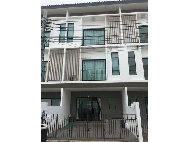 ให้เช่าทาวน์โฮม3ชั้นPATIOกรุงเทพกรีฑา วิวสนามกอล์ฟ