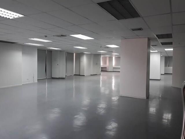 ขายสำนักงาน 745 ตรม. อาคารชำนาญเพ็ญชาติ พระราม9