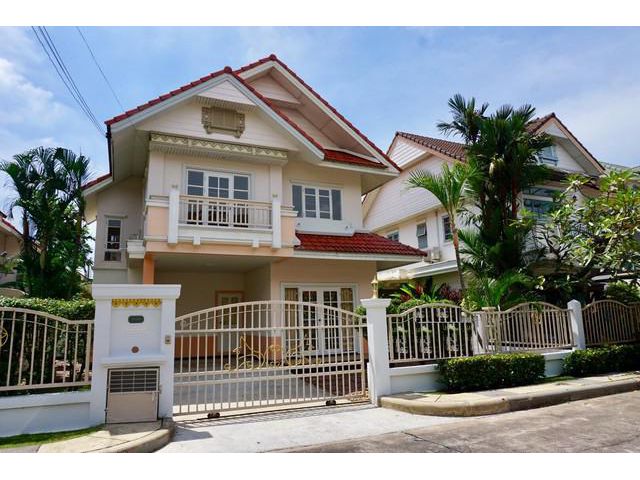 บ้านเดี่ยวให้เช่า พร้อมเข้าอยู่หมู่บ้าน Parkway Chalet (พาร์คเวย์ ชาเล่ต์) รามคำแหง 190