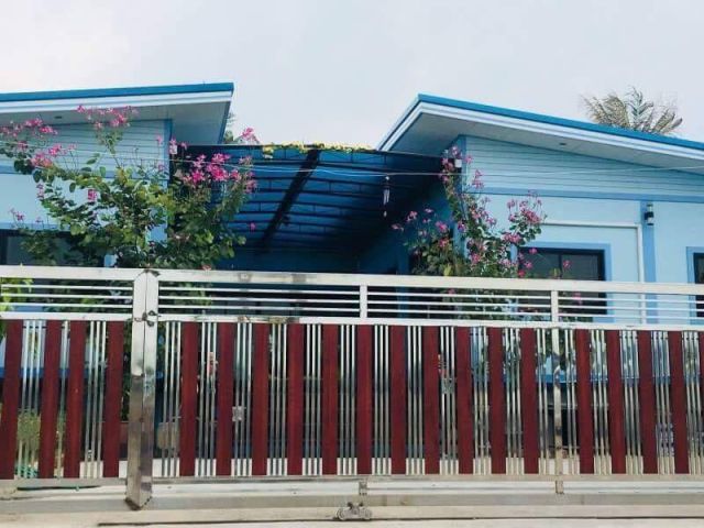 ขายด่วนบ้านเดี่ยว มีสระว่ายน้ำ 5 ห้องนอน 3 ห้องน้ำ จอดรถได้ 6 คัน  เนื้อที่ 159 ตรว. ต.สุรศักดิ์ อ.ศรีราชา จ.ชลบุรี