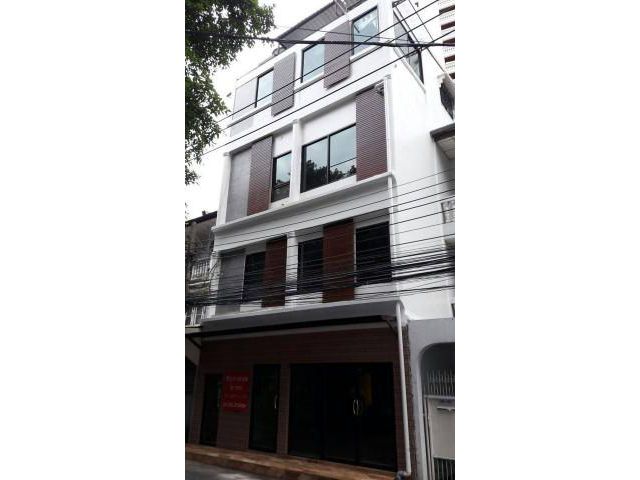 รหัสทรัพย์ 4875 ให้เช่า บ้านหลังใหญ่ในสุขุมวิท39 (4ชั้นชั้นบน)
