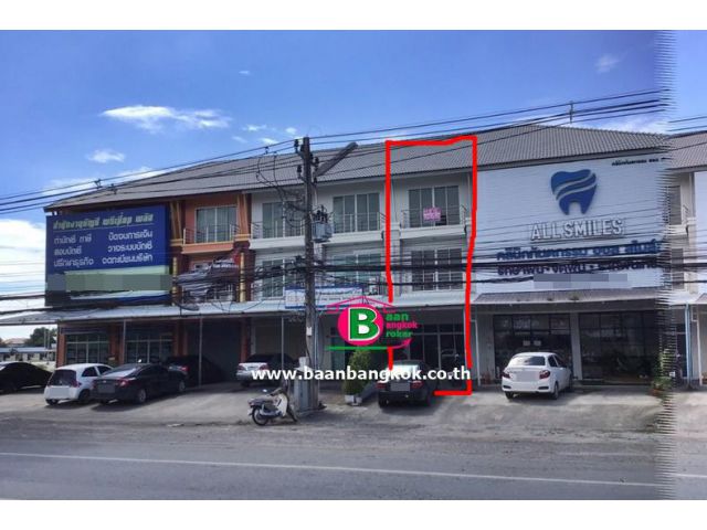 อาคารพาณิชย์ 3 ชั้น ติดถนนสุขุมวิท 60 ใกล้เต้นท์รถมือสองจ่าจี๊ด เนื้อที่ 21.6 ตรว. มี 2ห้องนอน 3ห้องน้ำ อ.เมือง จ.ระยอง