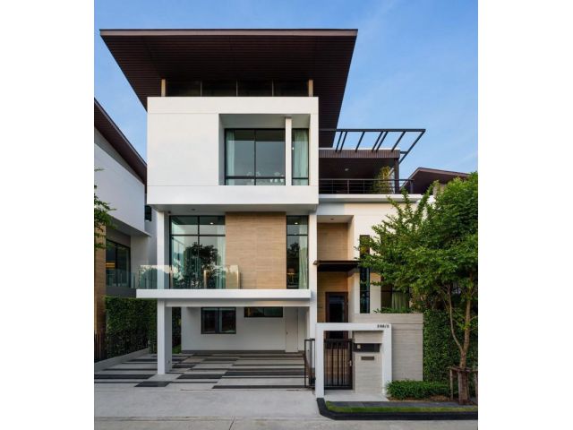 ขายบ้าน  3​ ชั้น แปลงสวยโซนคลับเฮาส์
