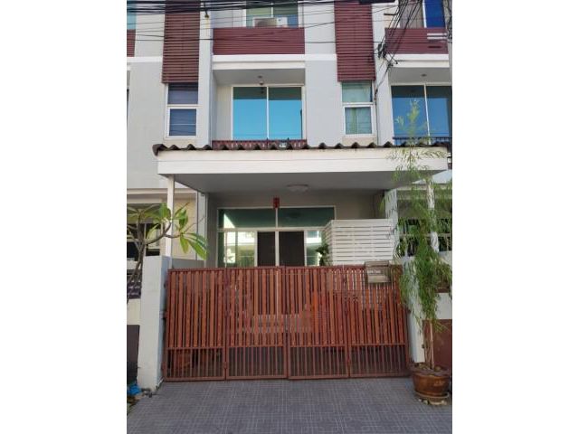 รหัสทรัพย์ B2403 ให้เช่า ทาวน์เฮ้าส์ 3 ชั้น หมู่บ้านธนาพัฒน์ ยานนาวา พระราม3 สาธุประดิษฐ์