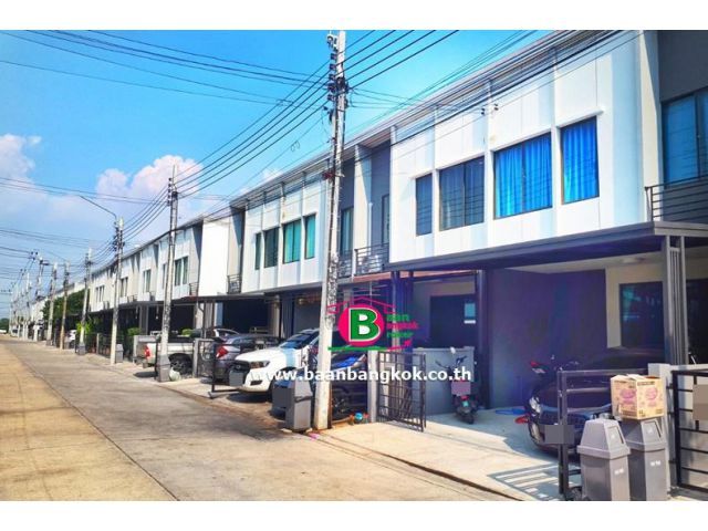 ทาวน์เฮาส์ 2 ชั้น โครงการ พลีโน่ ชัยพฤกษ์-แจ้งวัฒนะ เนื้อที่ 17.5 ตรว. มี 3 ห้องนอน 2 ห้องน้ำ ถนนชัยพฤกษ์ อ.ปากเกร็ด จ.นนทบุรี