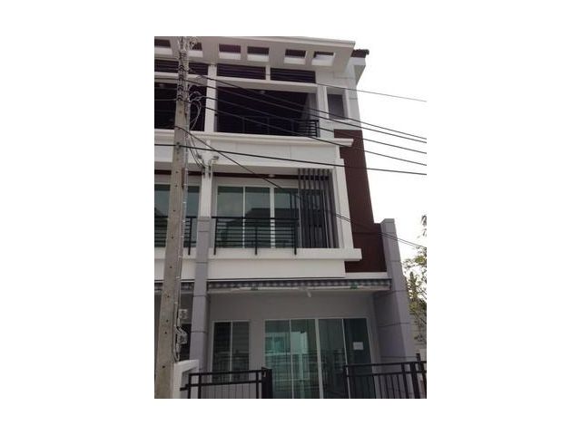 ทาวน์โฮม 3 ชั้น หลังมุม บ้านกลางเมืองสาทร-ราชพฤกษ์