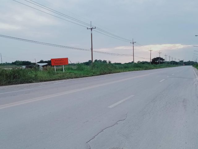 Land for sale 150 rai Width 265 m. On 4-lane road 3297, Don Tum-Lam Hei, Lam Hei Sub-district, Don Tum District,