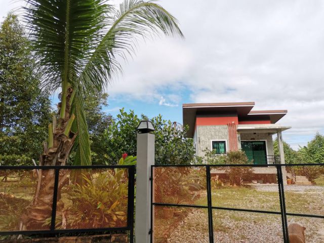 บ้านพร้อมสวนผลไม้ ใกล้ทะเล ติดถนน