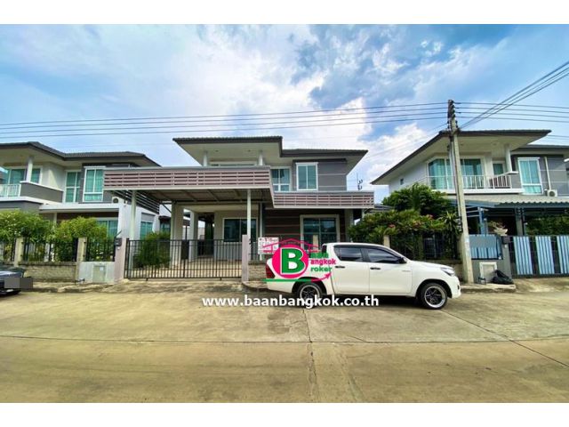 บ้านเดี่ยว 2 ชั้น โครงการ ฉัตรหลวง 14 พร้อมอยู่ เนื้อที่ 56.1 ตรว. ถนนรังสิต-นครนายก คลองหลวง ปทุมธานี