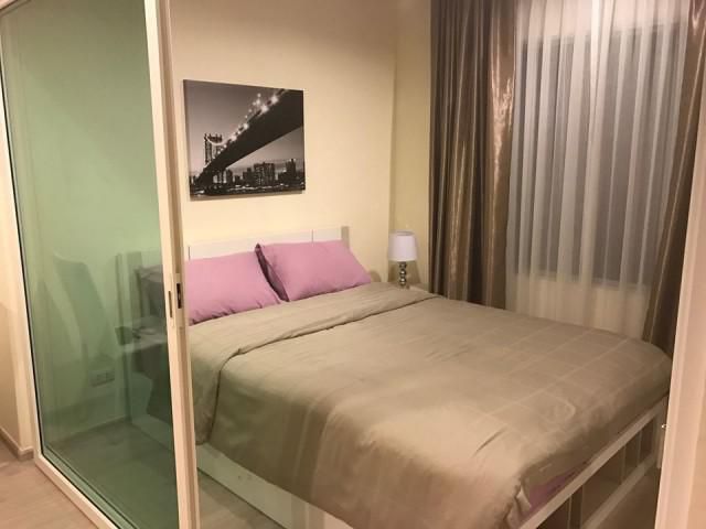 รหัสทรัพย์ B2417  ให้เช่า Aspire รัชดา-วงศ์สว่าง (ห้องมุม ตกแต่งพร้อมอยู่ วิวสระว่ายน้ำ)