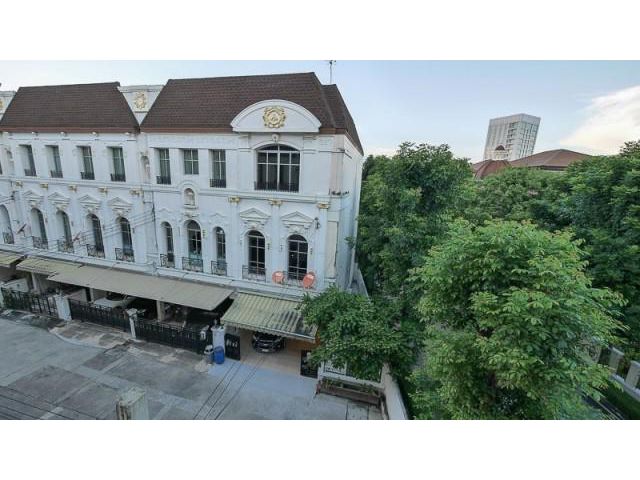ให้เช่า คอนโด//พระราม 3//	บ้านกลางกรุง แกรนด์เวียนนา พระราม 3|RPRT-2642		3	bed(s)/	4	bath(s)