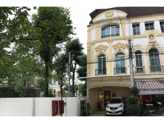 ให้เช่า คอนโด//พระราม 3//	บ้านกลางกรุง แกรนด์เวียนนา พระราม 3|RPRT-2641		3	bed(s)/	4	bath(s)