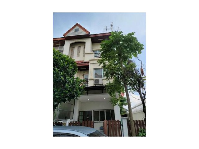 ทาวน์โฮม 3 ชั้น หมูบ้านปริญลักษณ์ ถ.นวมินทร์