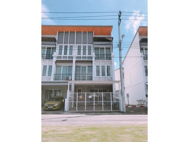 ขายทาวน์เฮ้าส์ 3 ชั้น  นวมินทร์ 42