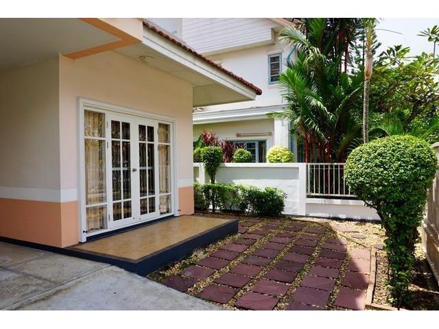 หมู่บ้าน Parkway Chalet รามคำแหง190