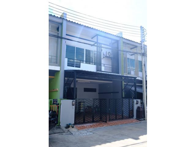 ให้เช่า ทาวน์เฮ้าส์ 2 ชั้น พร้อมเฟอร์  มบ.เดอะทรัสต์ทาวน์ คลอง5 ลำลูกกา ใกล้ทางด่วน