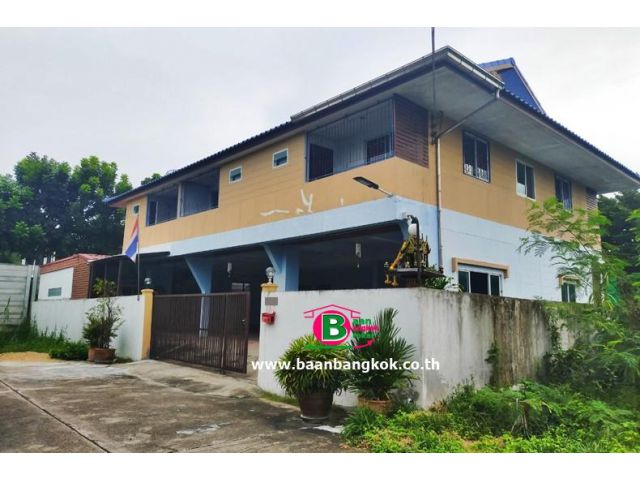 บ้านเดี่ยวพร้อมห้องเช่า ซอยบ้านสวนปาริชาติ เนื้อที่ 90 ตรว. มี 10 ห้องนอน 10 ห้องน้ำ บางใหญ่ นนทบุรี
