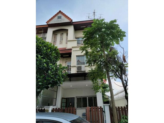 ให้เช่าทาวน์โฮม ปริญลักษณ์ เกษตรนวมินทร์ หลังมุม