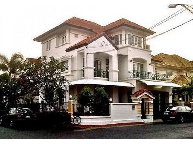 รหัสทรัพย์ B2484 ให้เช่า บ้าน 3 ชั้น หมู่บ้านมัณฑนา บ้านหัวมุม ทำเลดีที่สุด สวนหลวง ร9