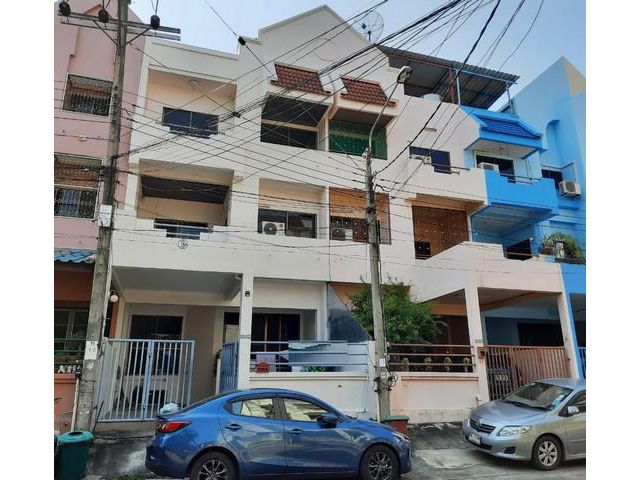 ขายทาวน์โฮม 3 ชั้น รัชดาอาคาเดียน ถนนกาญจนาภิเษก