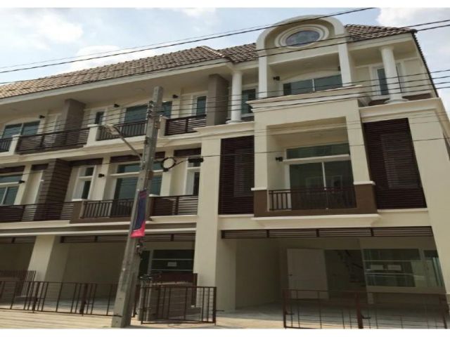 ให้เช่าทาวน์โฮมใกล้เลียบด่วน Premium place สุคนธสวัสดิ์38 ใกล้สมบัติทัวร์ 210ตรม 4นอน 3น้ำ 26,000ต่อเดือน